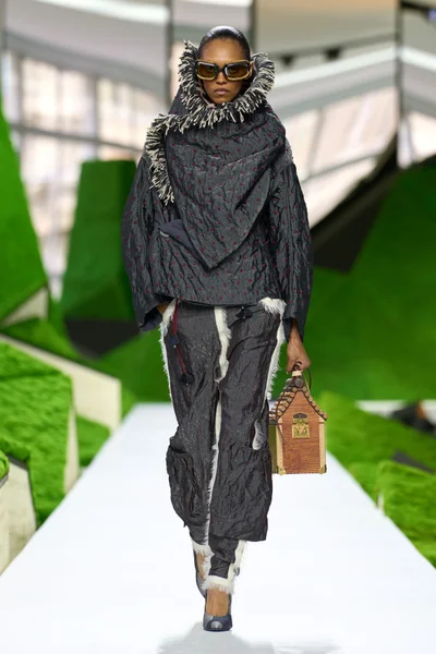 Look 11
